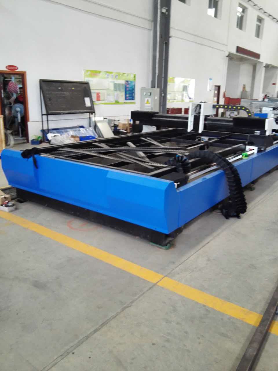 金屬激光切割機生產(chǎn)車(chē)間