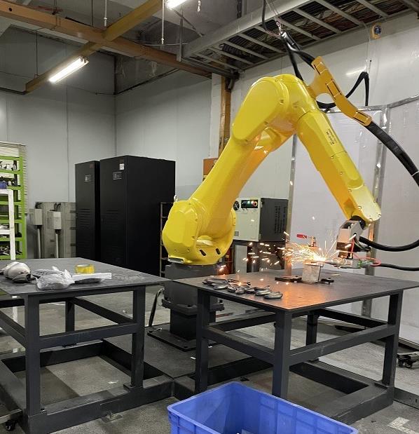 機械手三維激光切割代加工現場(chǎng)